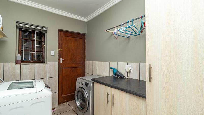 7 Bedroom Property for Sale in Dana Bay Western Cape